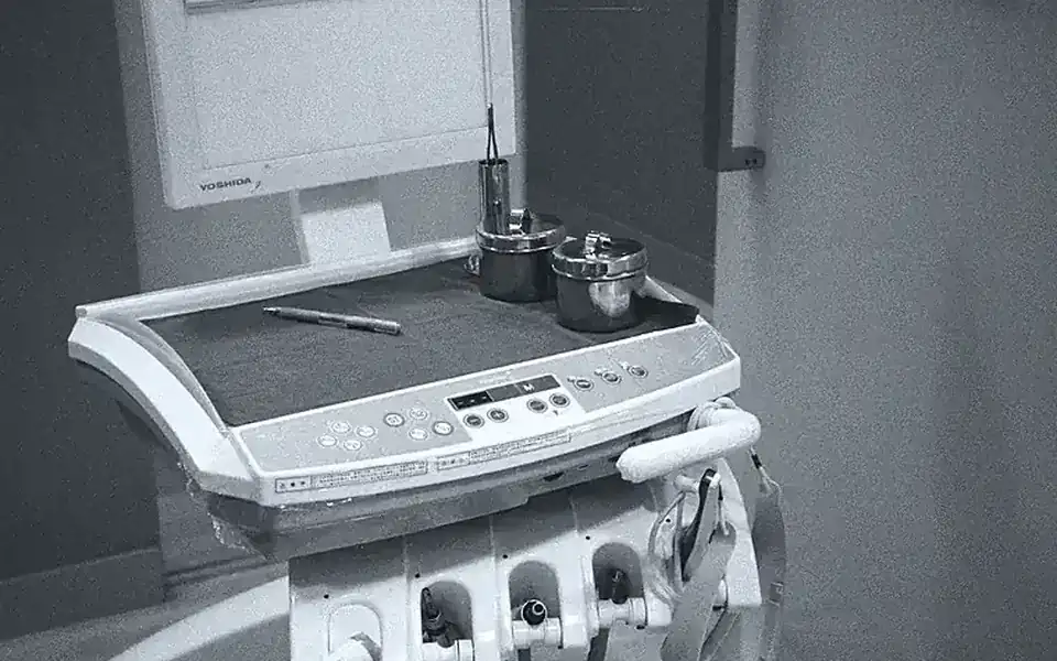 Dental delivery unit prepared for endodontic treatment